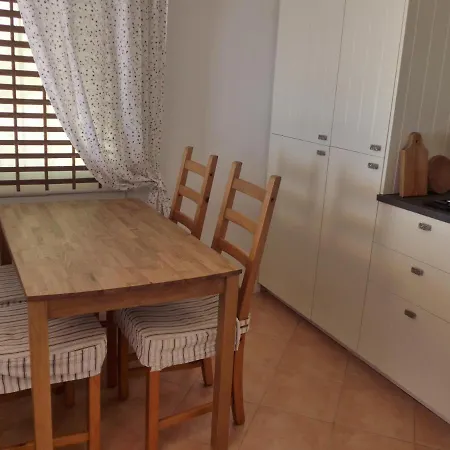One Bedroom With Shared Bathroom アパート