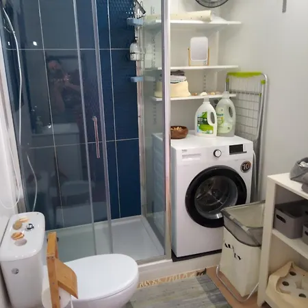 One Bedroom With Shared Bathroom アパート