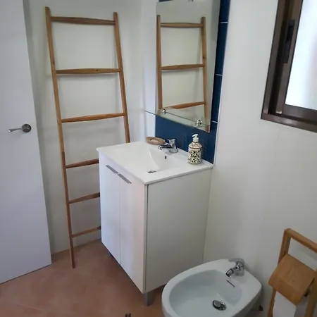 One Bedroom With Shared Bathroom アパート *