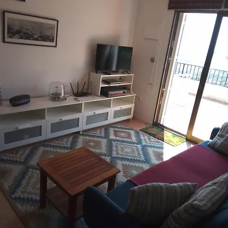 アパート One Bedroom With Shared Bathroom *