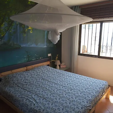 One Bedroom With Shared Bathroom アパート *
