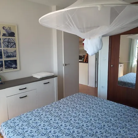 One Bedroom With Shared Bathroom アパート *